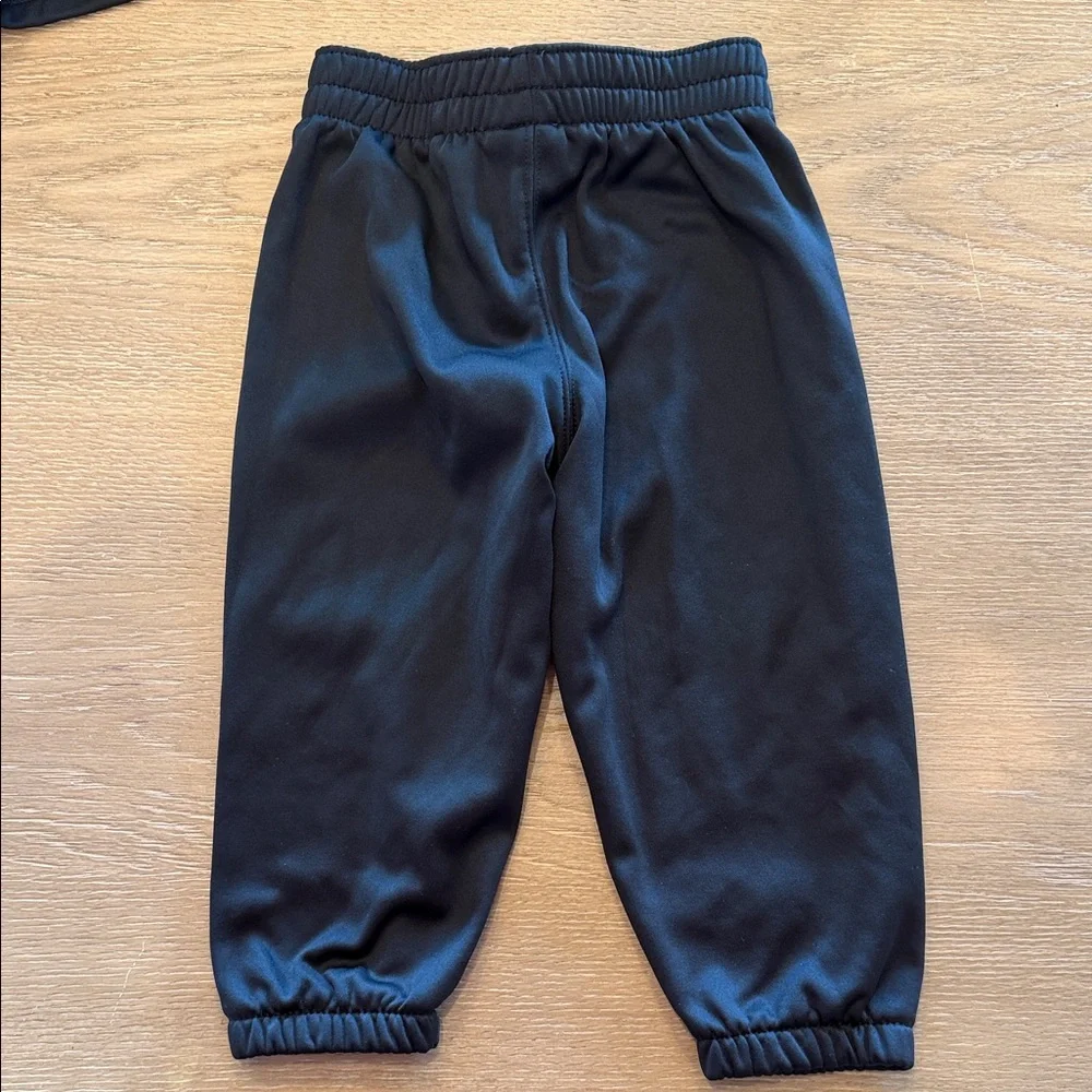 Nike Toddler Black Jogger Set with White Swoosh - Picture 7 of 7